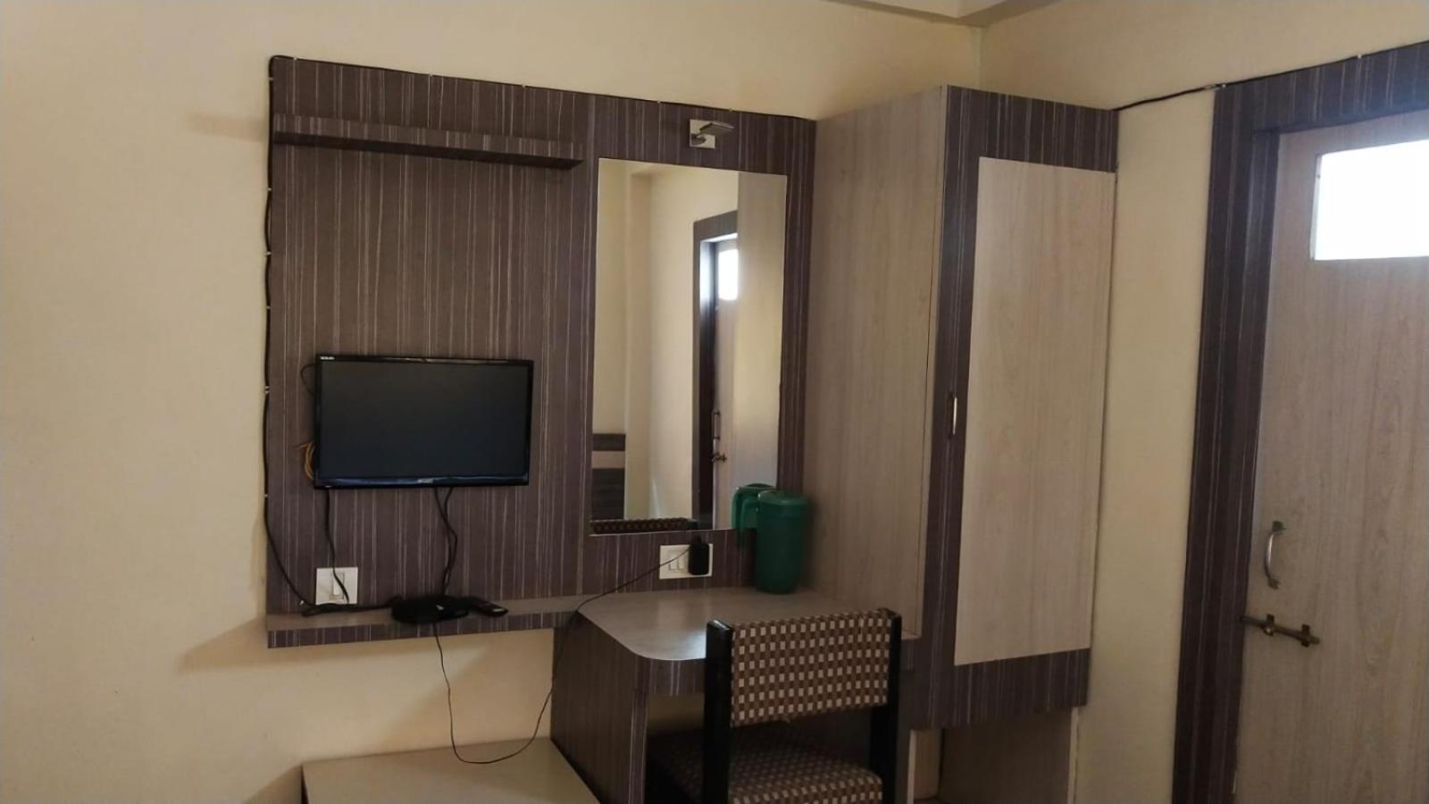 Hotel Vaishali Nashik Bagian luar foto