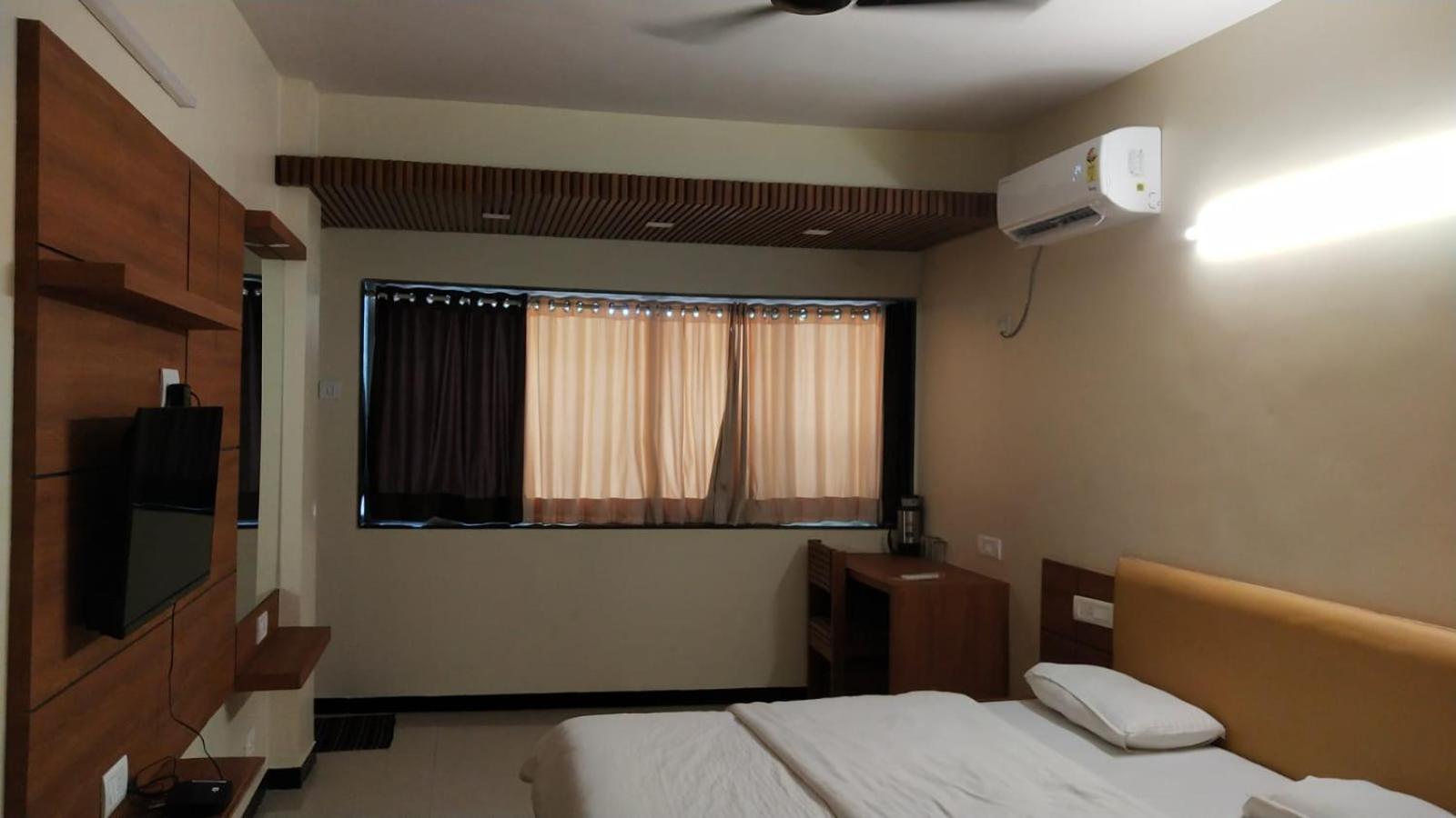 Hotel Vaishali Nashik Bagian luar foto