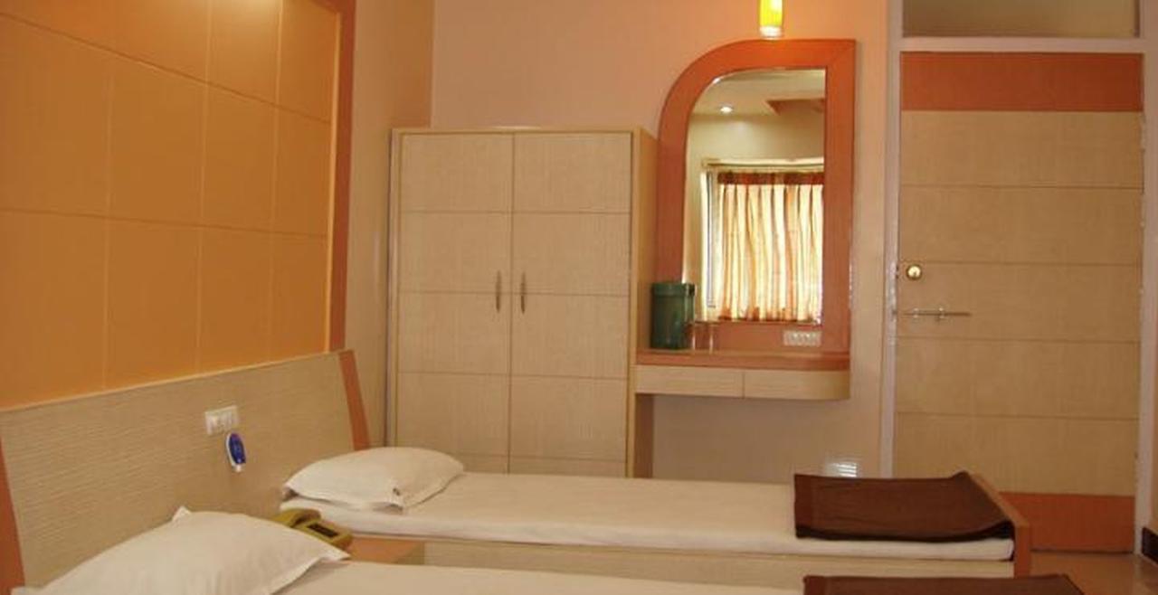 Hotel Vaishali Nashik Bagian luar foto