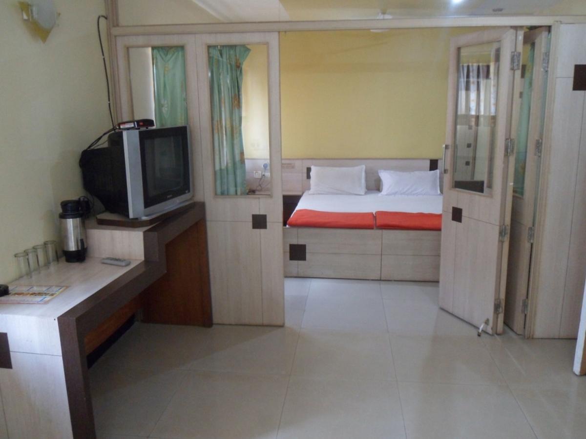 Hotel Vaishali Nashik Bagian luar foto
