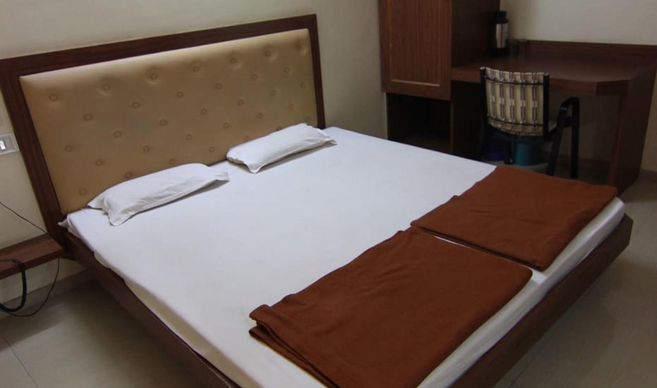 Hotel Vaishali Nashik Bagian luar foto