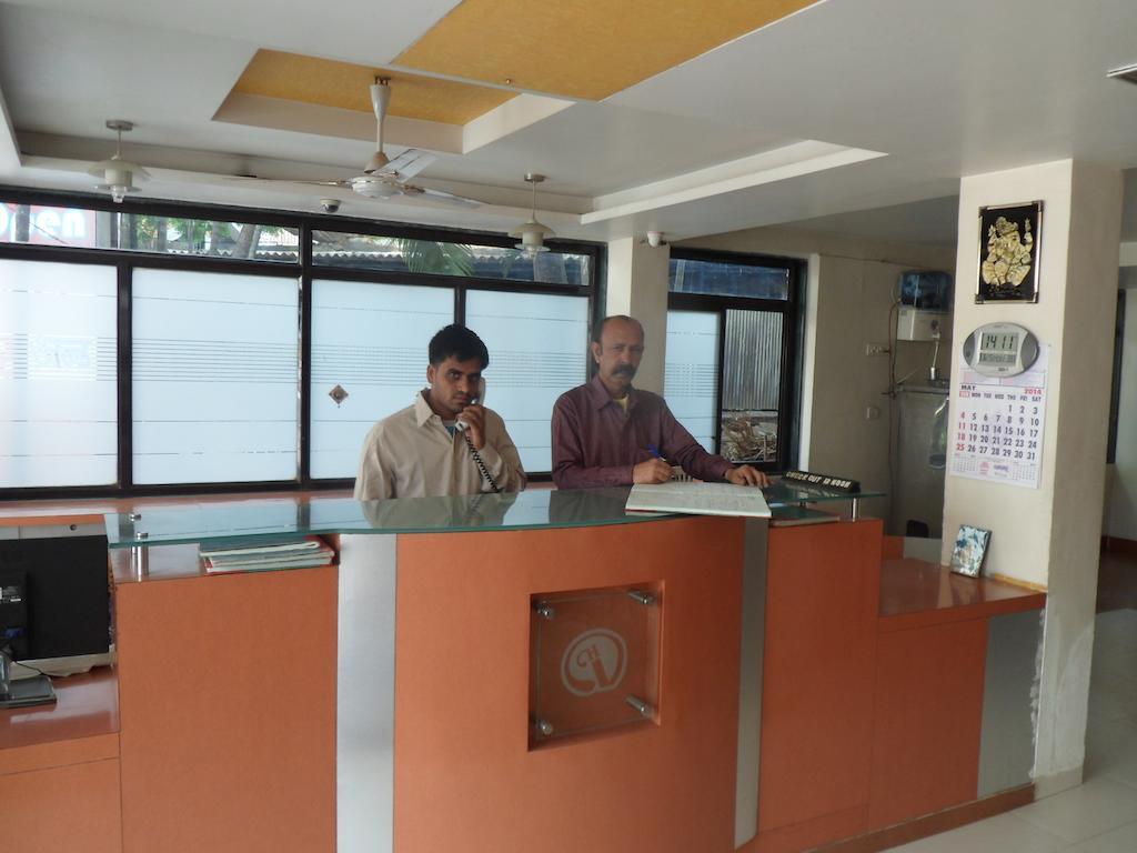 Hotel Vaishali Nashik Bagian luar foto
